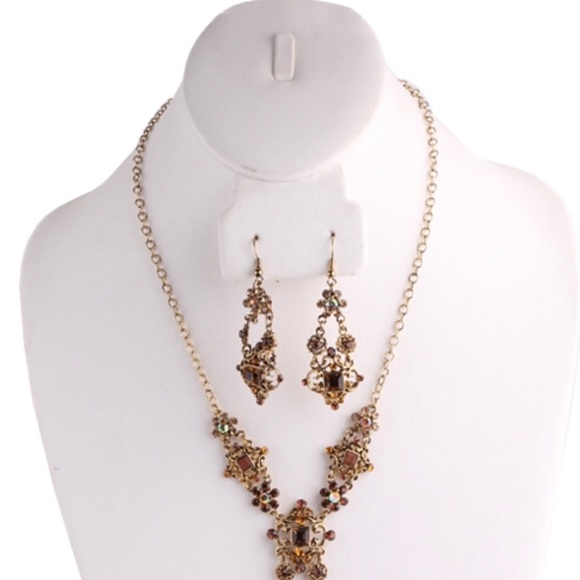 Jewelry - GOLD & TOPAZ NECKLACE & EARRING SET 💎💎